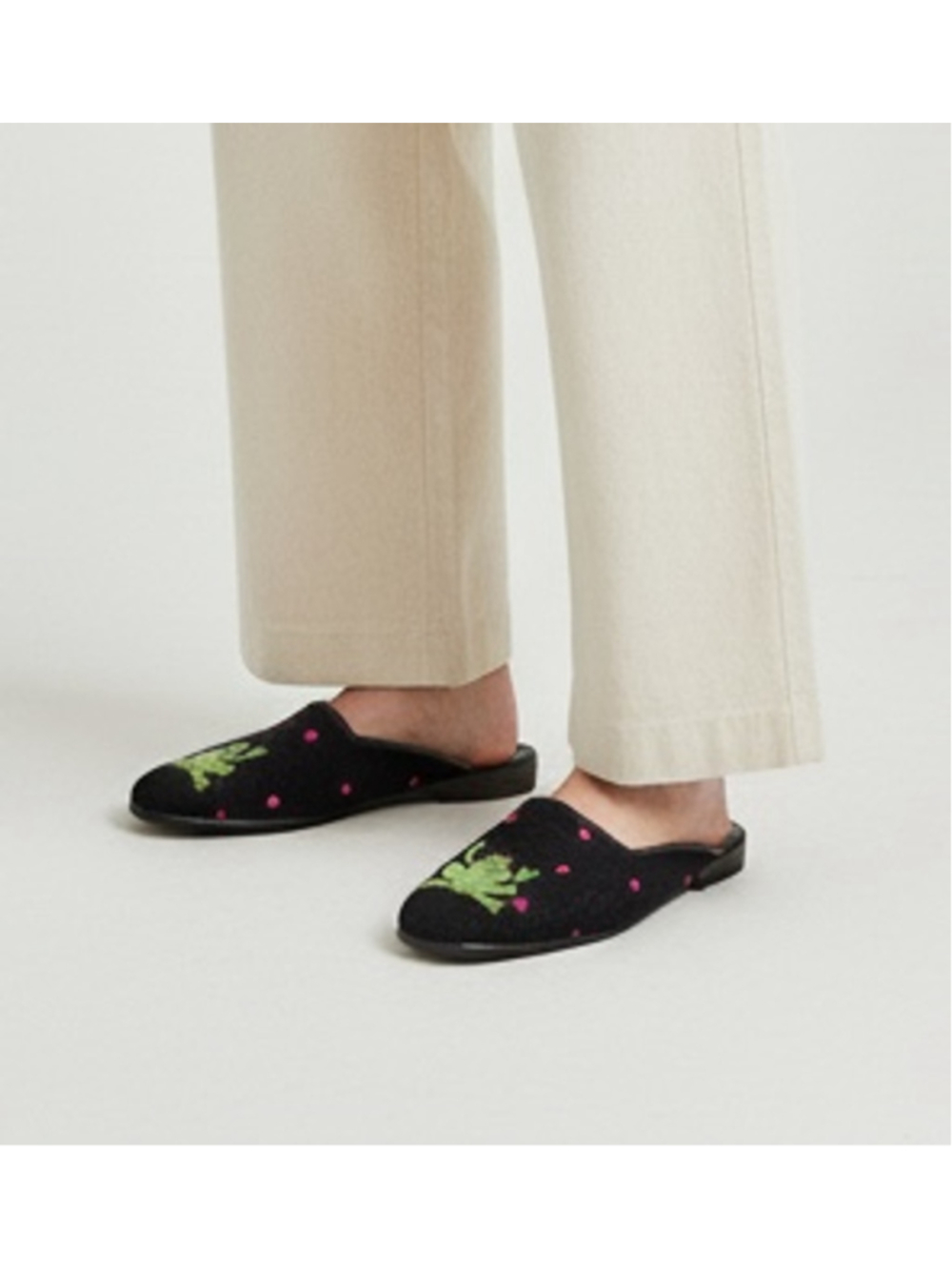 Vintage The Larkspur Collection Needlepoint Frog Tapestry Mules Flats Size L